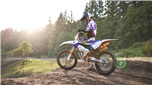 YZ450F 50th Anniversary
Edition</strong